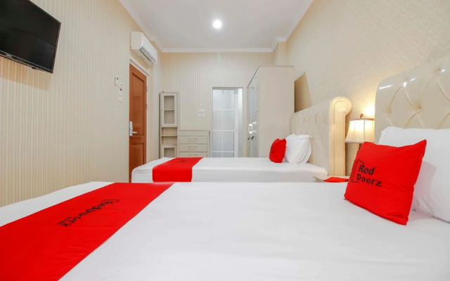 RedDoorz Plus @ Kwitang 2