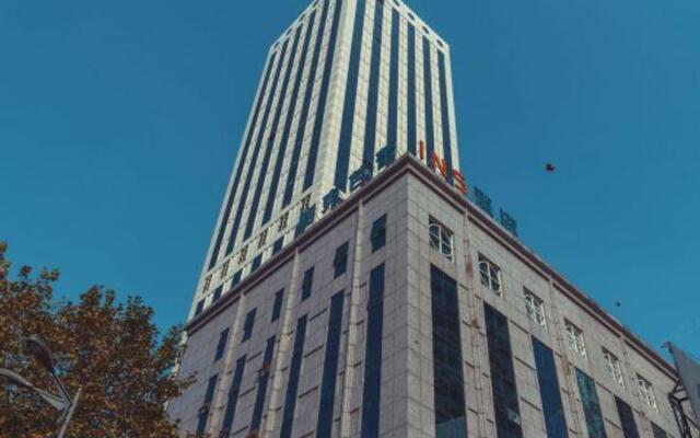 Punk Ballet Ins Hotel