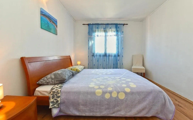 Stylish Family Retreat With Shared Pool