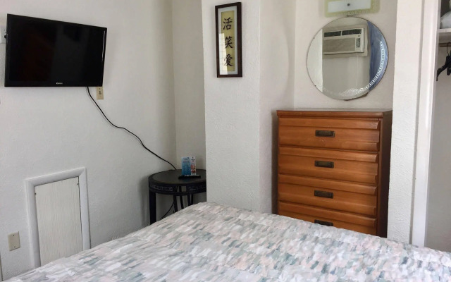 White Caps Motel
