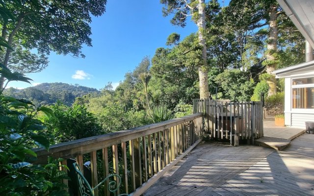 The Kauri Retreat - Sea Views & Spa Pool
