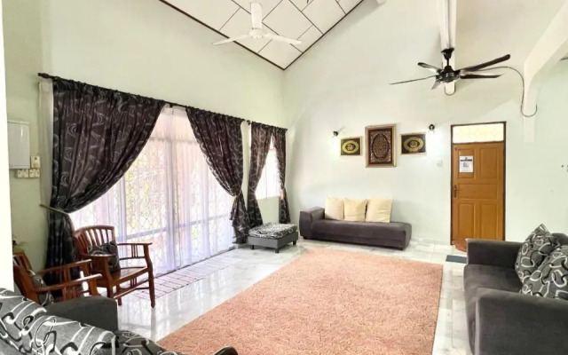 Teratai Homestay Batu Buruk