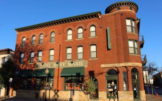 Hotel Ruby Marie