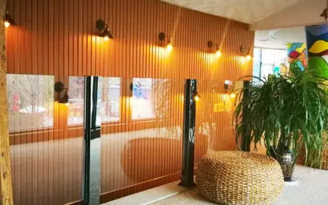 The Taibai Mountain Phoenix Spr Hotel