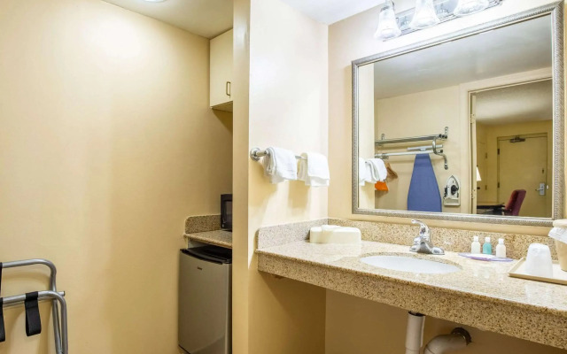 Econo Lodge Naval Station Norfolk