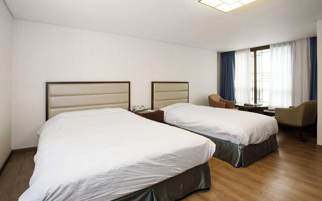 Hotel Riviera Yuseong