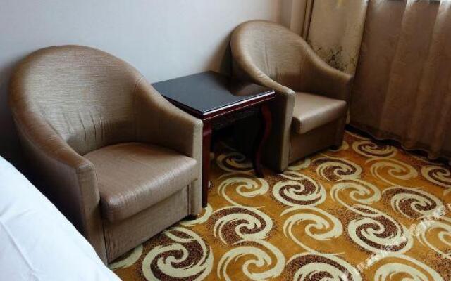Nayesi Hotel
