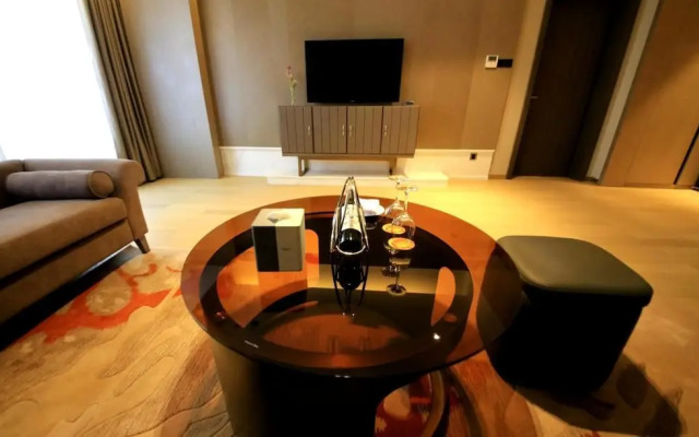 Howard Johnson Life Geckor Zhu