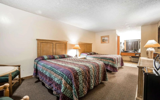Econo Lodge Inn & Suites Kalispell - Glacier National Park Gateway