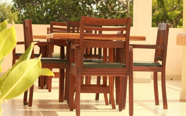 Pearl City Hotel