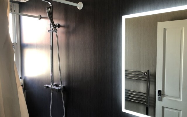 Captivating 2-bed Apartment in Kirkcaldy