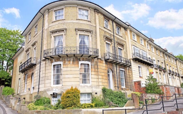 Flat B No 01 Clifton Terrace