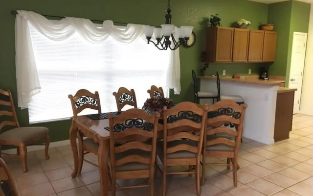 Christine's West Haven Vacation Home