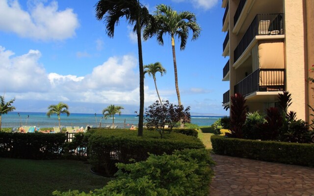 Hololani B 802 by RedAwning
