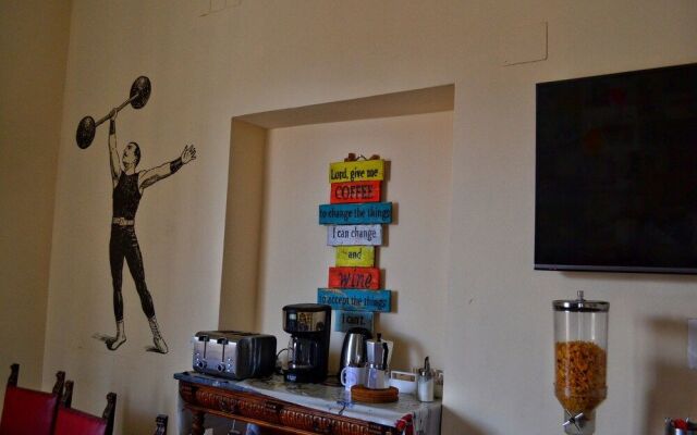 Victoria House Hostel