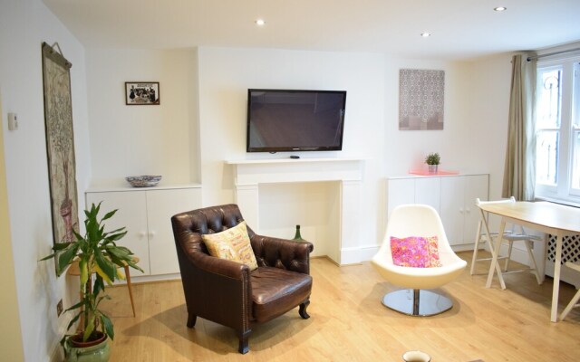 Stylish 2 Bedroom Apartment With Terrace