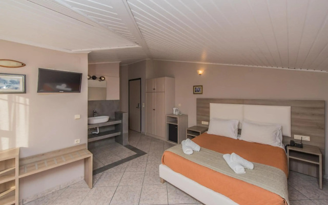 Planos Beach Hotel