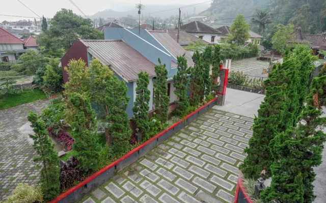 RedDoorz Plus @ Bukit Sekipan Tawangmangu