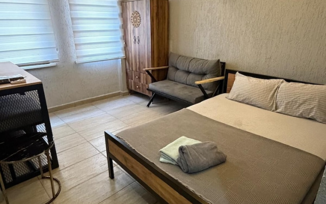 Safi̇r House
