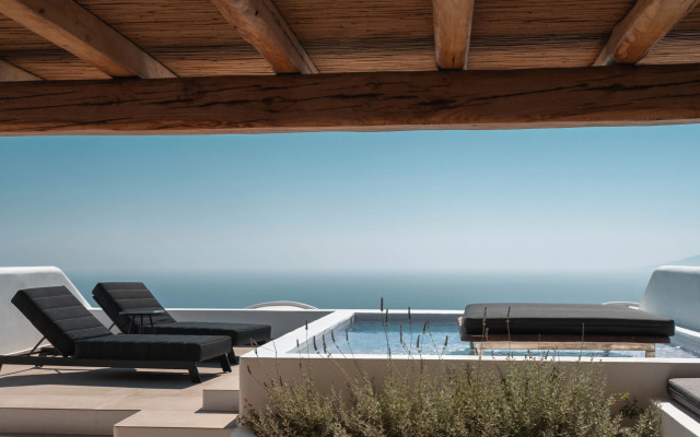 NĒRO Light-Filled Suites