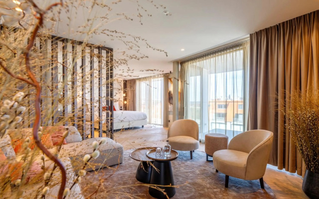 The CORNR Hotel