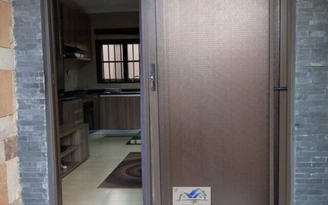 Bedroomed Fully Furnished Apartment Near East Park Mall