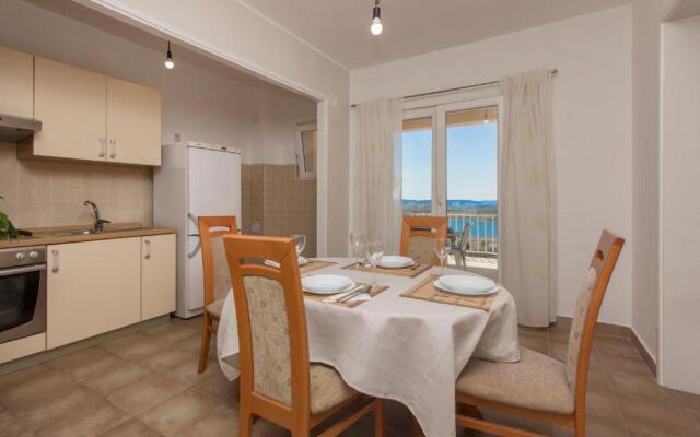 Bulat Sea View Apartments