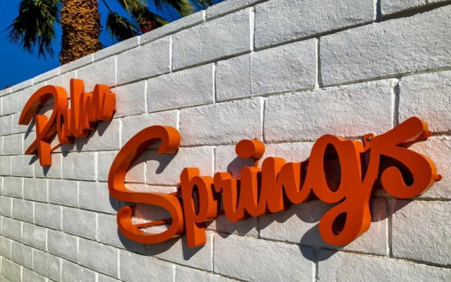 Retro Desert Retreat - Ideal Palm Springs