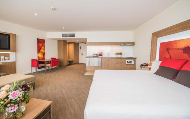 Novotel Sydney West HQ Hotel