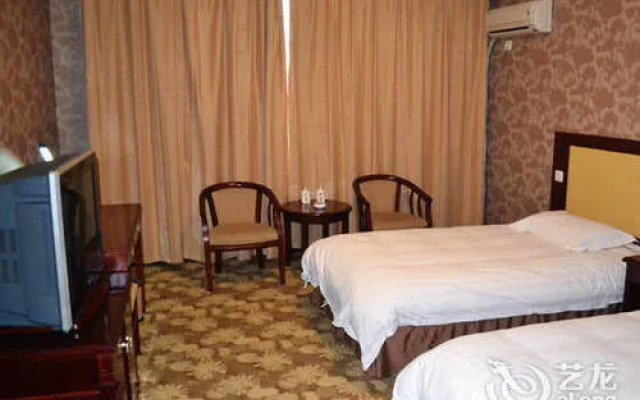 Super 8 Peony Square