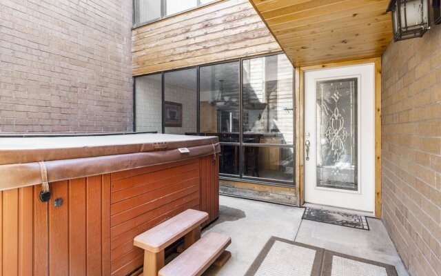 Park Avenue Upgraded 3 Bedroom Condominiums