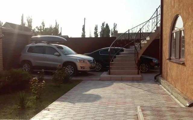 Na Shosseinoy Guest House