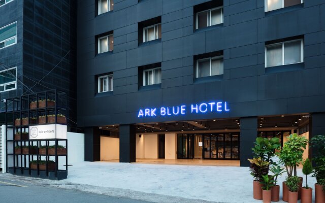 ARK BLUE HOTEL - Hostel