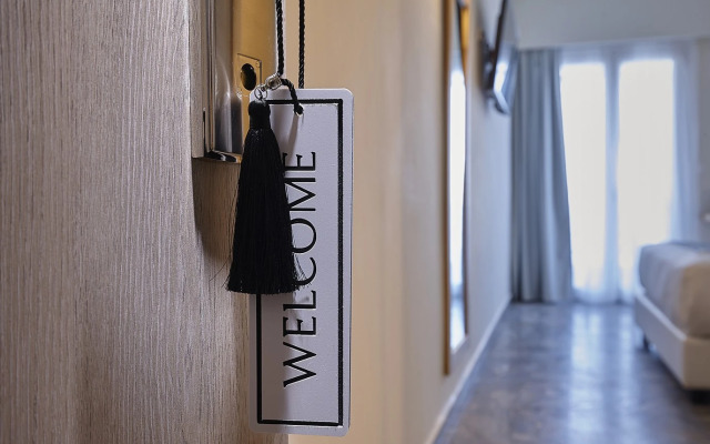 Vasia Boulevard - Adults Only