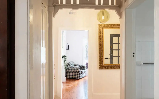 Elegant 4 Bedroom Home By Balmoral Beach