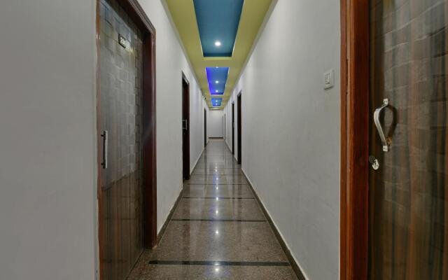 OYO 12193 Sandhya Hotel