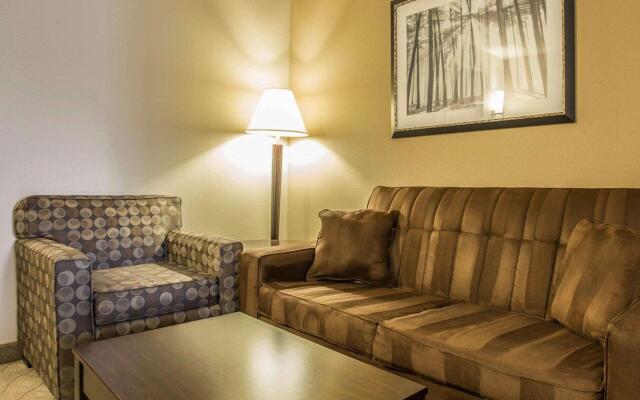 Comfort Suites Huntersville near Lake Norman