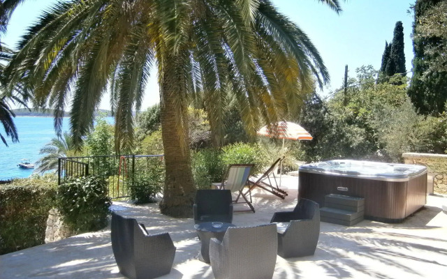 Hotel Moeesy, Blue & Green Oasis