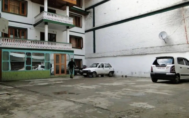 Aar Kay Hotel