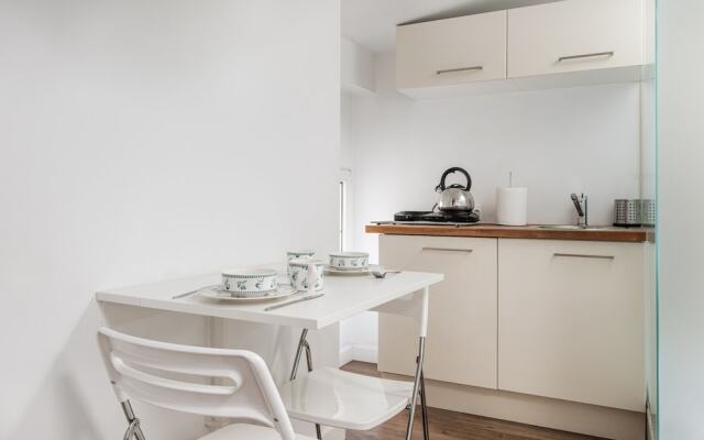 Studio Czerwonego Krzyza 4