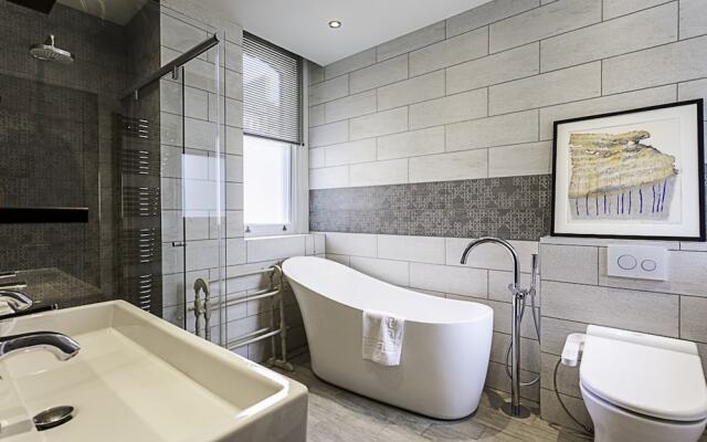 Well-designed Chelsea Flat