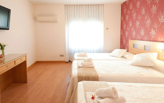 Hostal Abami II