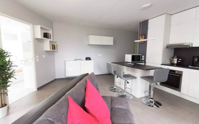 Charming Apartment, Quiet, Hotel Service