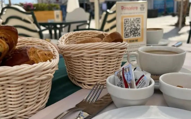 Camel Dive Club & Hotel