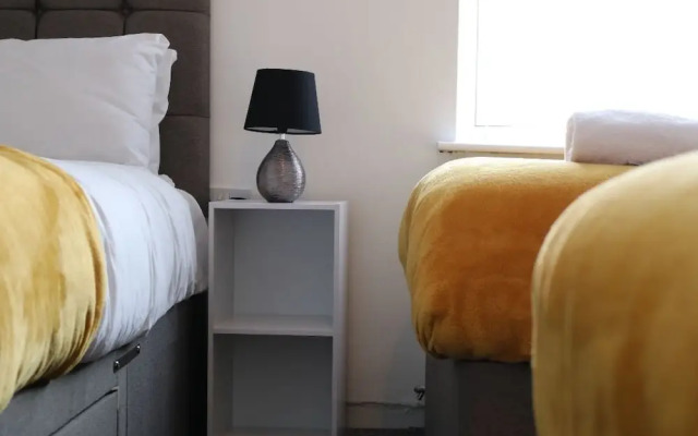 Modern Liverpool House Sleeps 12 Netflix