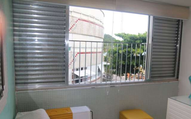 Pé na areia do Guarujá - Praia do Tombo (12F)