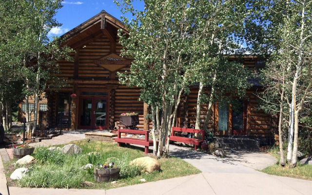 The Boulder Creek Lodge