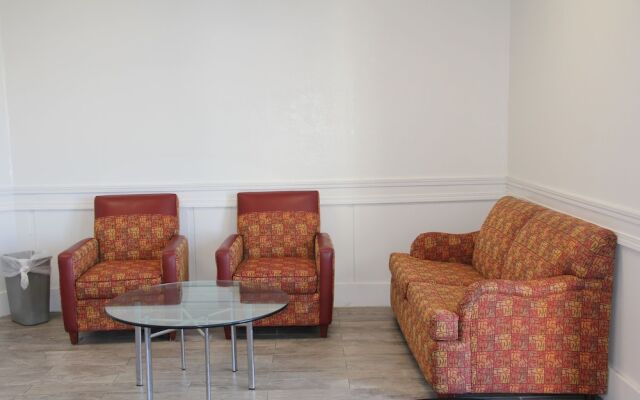 LoneStar Inn & Suites