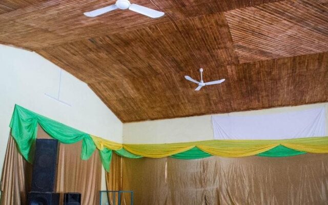 Tropical Suites Hotel