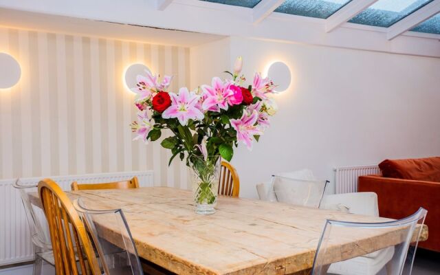 5 Bedroom Home in West London